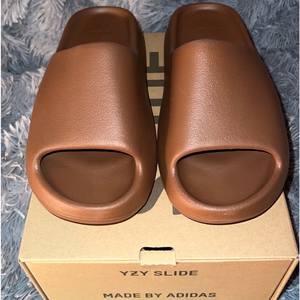 *NEW* YEEZY Slides “Flax” Adult size 9